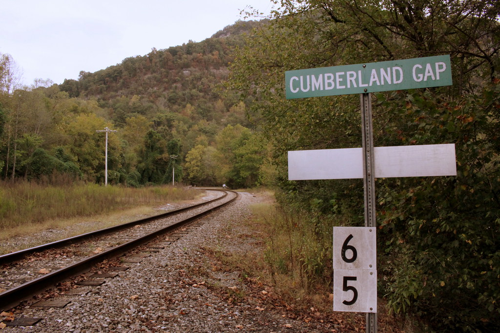 Cumberland gap перевод. Ущелье Камберленд-гэп. Cumberland gap ущелье. Национальный исторический парк Камберленд гэп. Cumberland gap картинки.