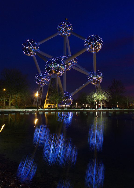 Atomium Reflecting<br/>© <a href="https://flickr.com/people/59073208@N08" target="_blank" rel="nofollow">59073208@N08</a> (<a href="https://flickr.com/photo.gne?id=49291120666" target="_blank" rel="nofollow">Flickr</a>)