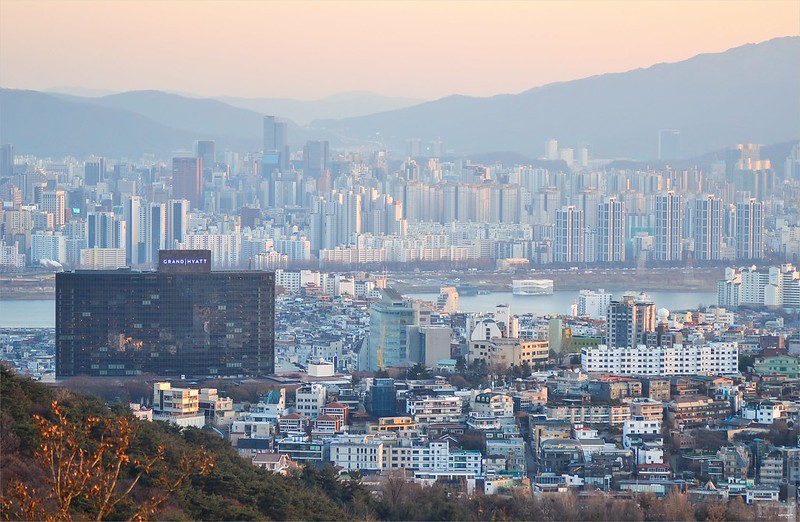 South of Seoul City<br/>© <a href="https://flickr.com/people/79341872@N00" target="_blank" rel="nofollow">79341872@N00</a> (<a href="https://flickr.com/photo.gne?id=49309775993" target="_blank" rel="nofollow">Flickr</a>)