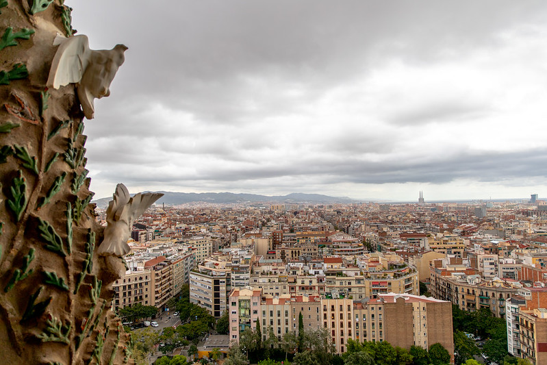 View of Barcelona from Sagrada Família<br/>© <a href="https://flickr.com/people/29569468@N04" target="_blank" rel="nofollow">29569468@N04</a> (<a href="https://flickr.com/photo.gne?id=49329634418" target="_blank" rel="nofollow">Flickr</a>)