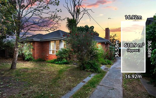 24 Lincoln Dr, Keilor East VIC 3033