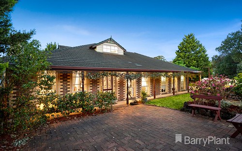 7 Cambrian Court, Eltham North VIC