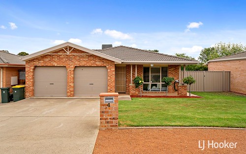 4 Westall Place, Dunlop ACT