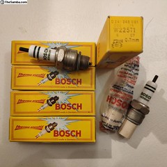 N17 801 3 Sparking plug 225 (Bosch) • <a style="font-size:0.8em;" href="http://www.flickr.com/photos/33170035@N02/49482093991/" target="_blank">View on Flickr</a>