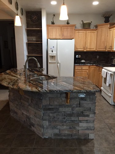 Buckskin - European Stackstone - Installed by Accent Stone Veneer • <a style="font-size:0.8em;" href="http://www.flickr.com/photos/107178405@N04/49527302818/" target="_blank">View on Flickr</a>