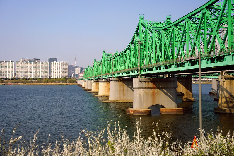 Han River, Seoul<br/>© <a href="https://flickr.com/people/24879135@N04" target="_blank" rel="nofollow">24879135@N04</a> (<a href="https://flickr.com/photo.gne?id=49531226448" target="_blank" rel="nofollow">Flickr</a>)
