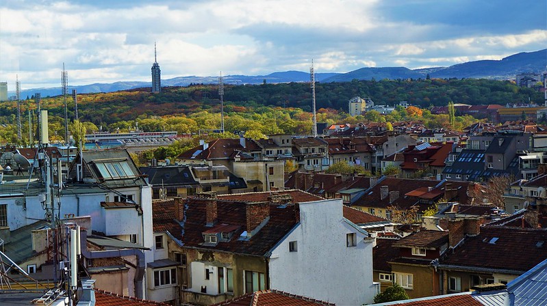 View to Borissowa gradina over the roofs of Sofia<br/>© <a href="https://flickr.com/people/187017727@N04" target="_blank" rel="nofollow">187017727@N04</a> (<a href="https://flickr.com/photo.gne?id=49561865997" target="_blank" rel="nofollow">Flickr</a>)