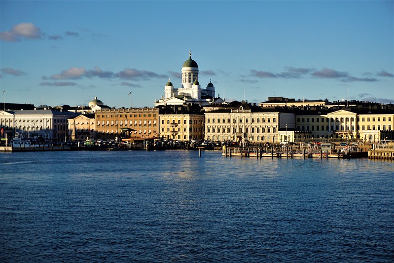 Panorama on the waterfront of the market square of Helsinki<br/>© <a href="https://flickr.com/people/187017727@N04" target="_blank" rel="nofollow">187017727@N04</a> (<a href="https://flickr.com/photo.gne?id=49565764506" target="_blank" rel="nofollow">Flickr</a>)