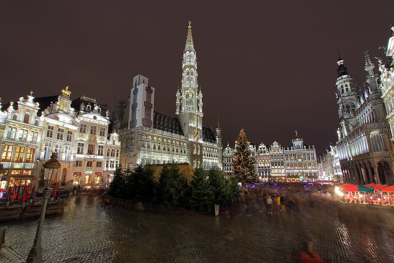 Grand-Place - Bruxelles<br/>© <a href="https://flickr.com/people/142726132@N02" target="_blank" rel="nofollow">142726132@N02</a> (<a href="https://flickr.com/photo.gne?id=49568083886" target="_blank" rel="nofollow">Flickr</a>)