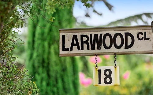 18 Larwood Cl, Avondale Heights VIC 3034