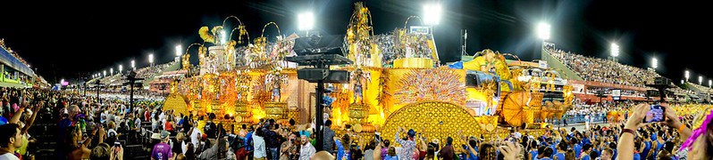 Rio Carnival Panorama<br/>© <a href="https://flickr.com/people/62973218@N02" target="_blank" rel="nofollow">62973218@N02</a> (<a href="https://flickr.com/photo.gne?id=49592872806" target="_blank" rel="nofollow">Flickr</a>)