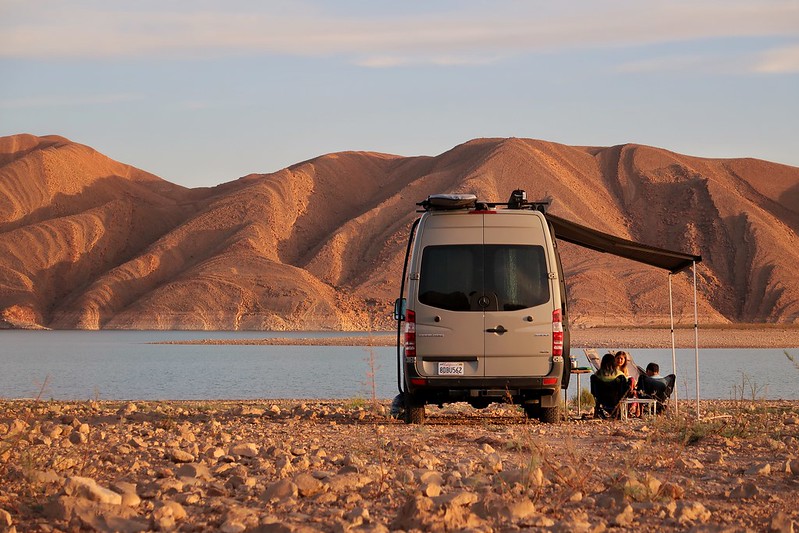 Wild camping Morocco desert lake with friends at Barrage Al- Hassan Addakhil , vanlife family