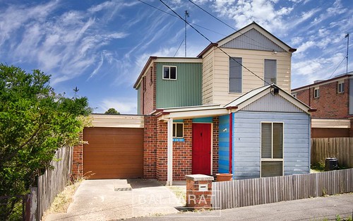 1/11 Little Clyde St, Soldiers Hill VIC 3350