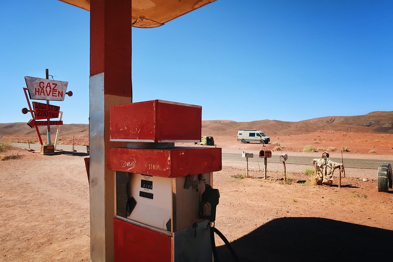 Hollywood of Morocco (lake and gas station) to the AntiAtlas Mountains