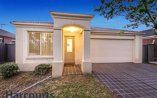 10 Ormesby Place, Deer Park VIC