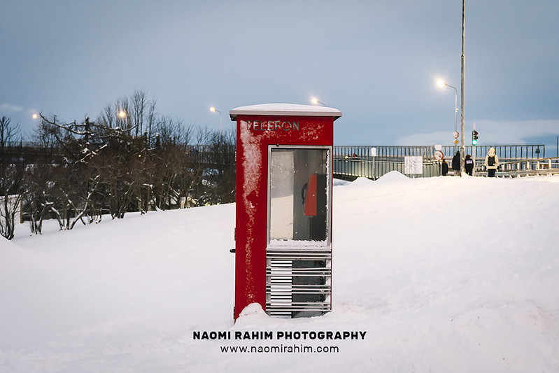 Red phone booth - Tromsø, Norway<br/>© <a href="https://flickr.com/people/66801399@N00" target="_blank" rel="nofollow">66801399@N00</a> (<a href="https://flickr.com/photo.gne?id=49729483797" target="_blank" rel="nofollow">Flickr</a>)