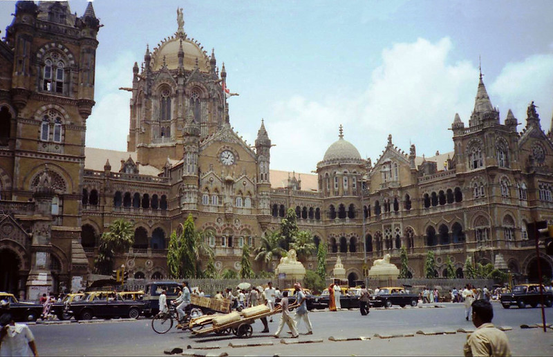 Victoria Terminus Bombay India 5th June 1981<br/>© <a href="https://flickr.com/people/90134546@N00" target="_blank" rel="nofollow">90134546@N00</a> (<a href="https://flickr.com/photo.gne?id=49744067791" target="_blank" rel="nofollow">Flickr</a>)