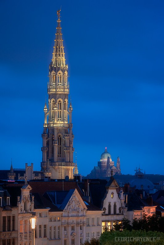 Brussels Town Hall & the Basilica of the Sacred Heart - Brussels (BE)<br/>© <a href="https://flickr.com/people/27661084@N06" target="_blank" rel="nofollow">27661084@N06</a> (<a href="https://flickr.com/photo.gne?id=49779299298" target="_blank" rel="nofollow">Flickr</a>)