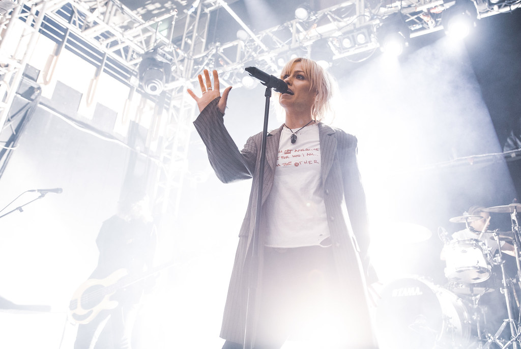 Tonight Alive images
