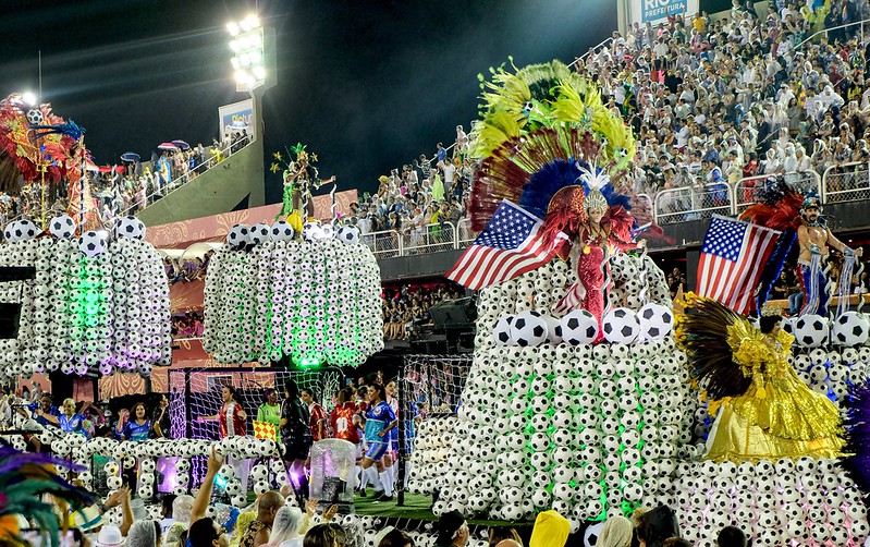 Rio Carnival<br/>© <a href="https://flickr.com/people/62973218@N02" target="_blank" rel="nofollow">62973218@N02</a> (<a href="https://flickr.com/photo.gne?id=49786934613" target="_blank" rel="nofollow">Flickr</a>)