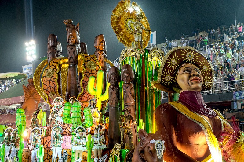 Rio Carnival<br/>© <a href="https://flickr.com/people/62973218@N02" target="_blank" rel="nofollow">62973218@N02</a> (<a href="https://flickr.com/photo.gne?id=49787792812" target="_blank" rel="nofollow">Flickr</a>)