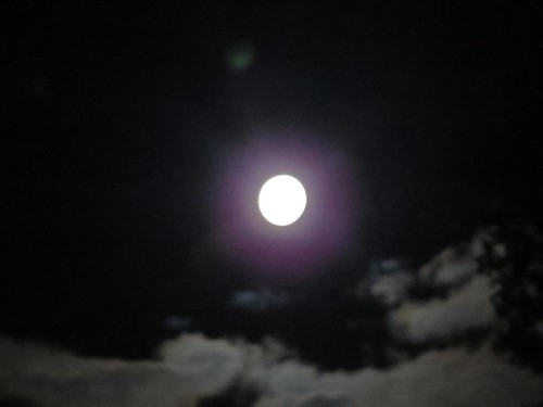 April 6 Canberra Moon 1 (Large)