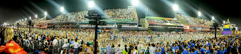Rio Carnival Panorama<br/>© <a href="https://flickr.com/people/62973218@N02" target="_blank" rel="nofollow">62973218@N02</a> (<a href="https://flickr.com/photo.gne?id=49820283626" target="_blank" rel="nofollow">Flickr</a>)