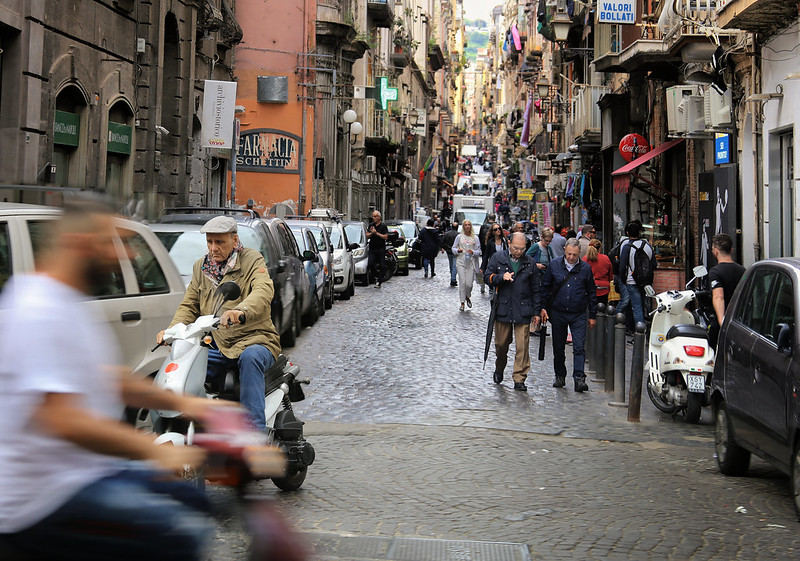 Be careful in Napoli with the Vespas racing by<br/>© <a href="https://flickr.com/people/81035653@N00" target="_blank" rel="nofollow">81035653@N00</a> (<a href="https://flickr.com/photo.gne?id=49845065947" target="_blank" rel="nofollow">Flickr</a>)