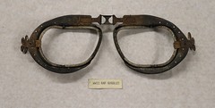 Anglų lietuvių žodynas. Žodis goggles reiškia akiniai lietuviškai.