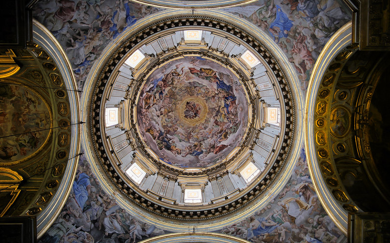 Naples dizzying grand dome at the Royal Chapel of the treasure of San Gennaro<br/>© <a href="https://flickr.com/people/81035653@N00" target="_blank" rel="nofollow">81035653@N00</a> (<a href="https://flickr.com/photo.gne?id=49859269767" target="_blank" rel="nofollow">Flickr</a>)