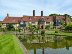 Manor house Wisley Garden