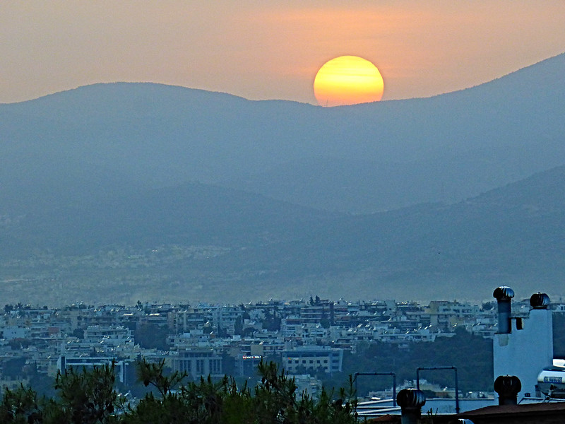 sunset in Athens Greece<br/>© <a href="https://flickr.com/people/93202062@N02" target="_blank" rel="nofollow">93202062@N02</a> (<a href="https://flickr.com/photo.gne?id=49900571676" target="_blank" rel="nofollow">Flickr</a>)