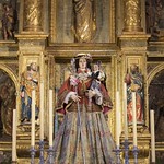 María Stma. de Araceli preside el Altar Mayor de la Parroquia de San Mateo
