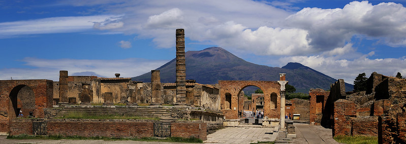 Volcano Vesuvius as seen from the temple of Jupiter in ancient city of Pompeii<br/>© <a href="https://flickr.com/people/81035653@N00" target="_blank" rel="nofollow">81035653@N00</a> (<a href="https://flickr.com/photo.gne?id=49977987042" target="_blank" rel="nofollow">Flickr</a>)