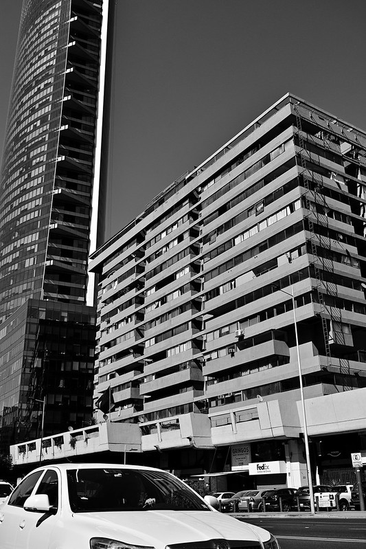 Avenida Vitacura, Santiago, CHILE.<br/>© <a href="https://flickr.com/people/146863161@N02" target="_blank" rel="nofollow">146863161@N02</a> (<a href="https://flickr.com/photo.gne?id=49980677128" target="_blank" rel="nofollow">Flickr</a>)