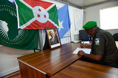 2020_06_AMISOM_Honors_Fallen_Burundi_President-11