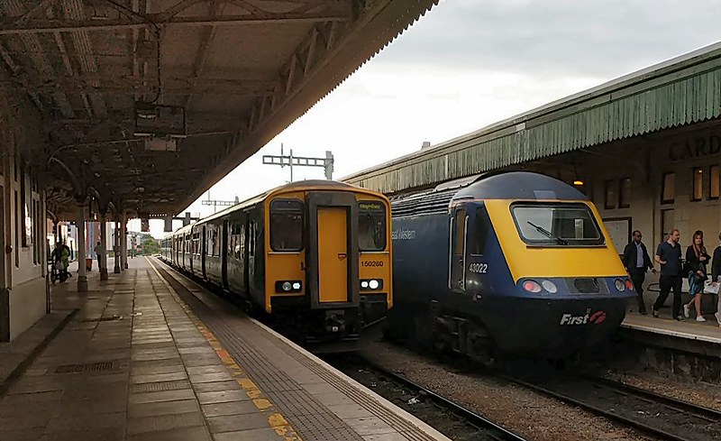 2019-05-24 - 150260 and 43022 at Cardiff Central<br/>© <a href="https://flickr.com/people/48252636@N07" target="_blank" rel="nofollow">48252636@N07</a> (<a href="https://flickr.com/photo.gne?id=50005882081" target="_blank" rel="nofollow">Flickr</a>)