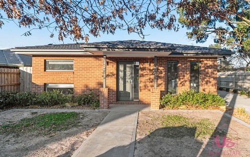 1/2 Russell Street, Cranbourne VIC