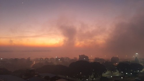 ROSARIO bajo el humo de la quema de pastizales en Entre Rios y algo de niebla 2020-07-17