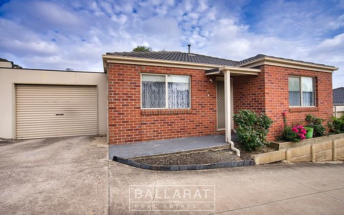 2/8 Gale St, Canadian VIC 3350