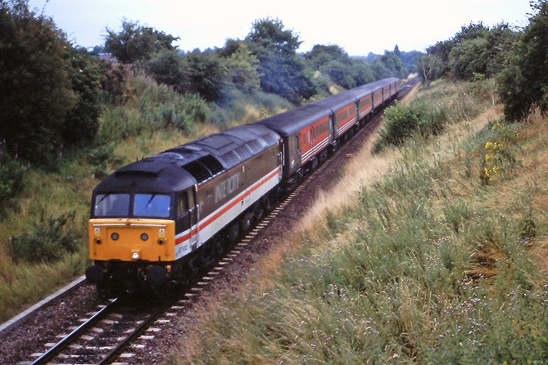 Class 47 Inter city Livery Milverton 22-07-00<br/>© <a href="https://flickr.com/people/131806380@N05" target="_blank" rel="nofollow">131806380@N05</a> (<a href="https://flickr.com/photo.gne?id=50176379527" target="_blank" rel="nofollow">Flickr</a>)