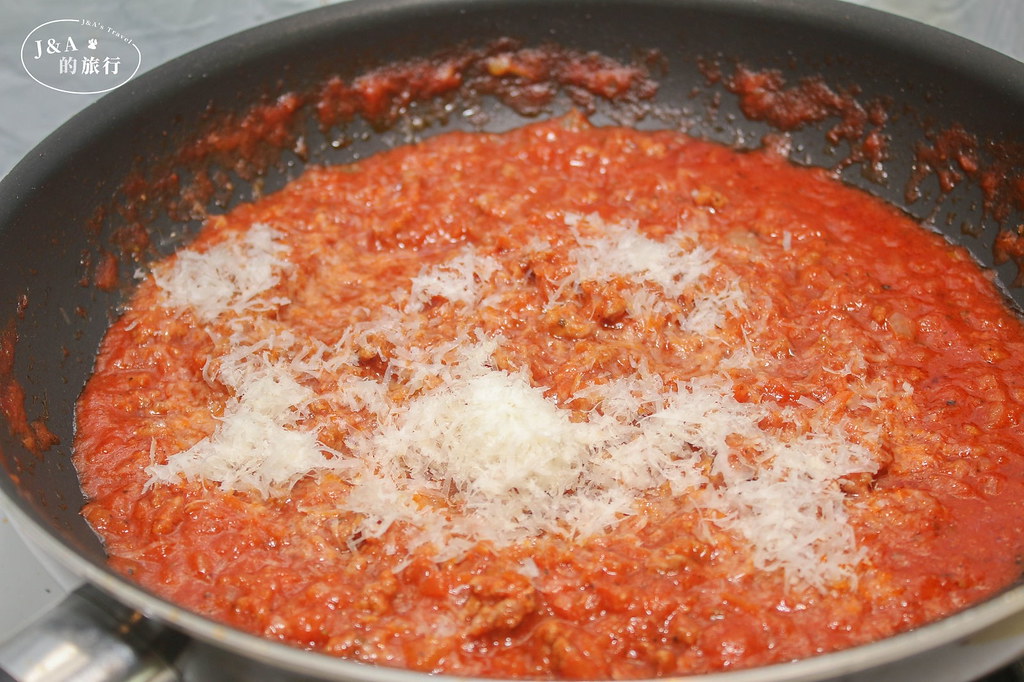 【食譜】番茄肉醬義大利麵 百吃不膩的經典義式肉醬麵，30分鐘就能快速上桌簡易版肉醬食譜！ @J&amp;A的旅行