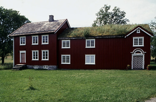 Norwegen 1998 (656) Alstahaug prestegård • <a style="font-size:0.8em;" href="http://www.flickr.com/photos/69570948@N04/50191468382/" target="_blank">Auf Flickr ansehen</a>