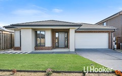 33 Rathberry Circuit, Clyde North Vic