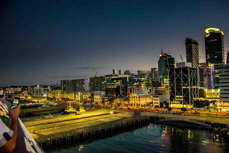 Auckland Nights<br/>© <a href="https://flickr.com/people/12547928@N07" target="_blank" rel="nofollow">12547928@N07</a> (<a href="https://flickr.com/photo.gne?id=50208930603" target="_blank" rel="nofollow">Flickr</a>)