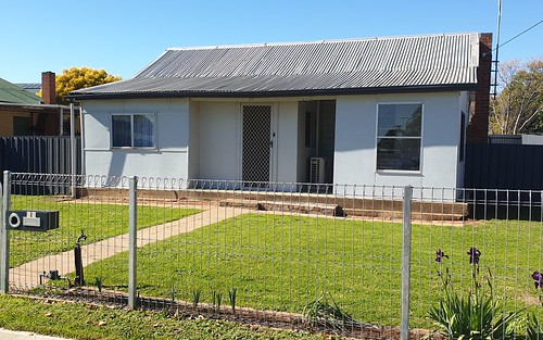 39 Forbes Rd, Parkes NSW 2870