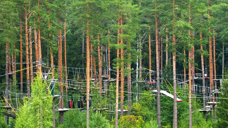 Korkee tree rope and adventure park, Paloheinä Finland<br/>© <a href="https://flickr.com/people/19054742@N00" target="_blank" rel="nofollow">19054742@N00</a> (<a href="https://flickr.com/photo.gne?id=50255309253" target="_blank" rel="nofollow">Flickr</a>)