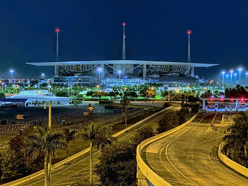Hard Rock Stadium, 347 Don Shula Drive, Miami Gardens, Florida, USA / Opened: August 16, 1987 / Architects: Populous (then HOK Sport) ; HOK (2016 renovation)<br/>© <a href="https://flickr.com/people/126251698@N03" target="_blank" rel="nofollow">126251698@N03</a> (<a href="https://flickr.com/photo.gne?id=50258352682" target="_blank" rel="nofollow">Flickr</a>)