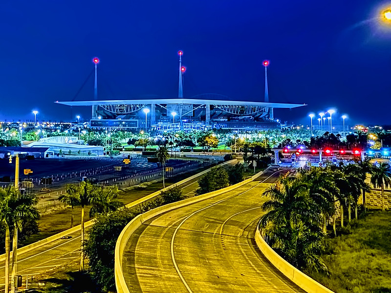 Hard Rock Stadium, 347 Don Shula Drive, Miami Gardens, Florida, USA / Opened: August 16, 1987 / Architects: Populous (then HOK Sport) ; HOK (2016 renovation)<br/>© <a href="https://flickr.com/people/126251698@N03" target="_blank" rel="nofollow">126251698@N03</a> (<a href="https://flickr.com/photo.gne?id=50260546041" target="_blank" rel="nofollow">Flickr</a>)