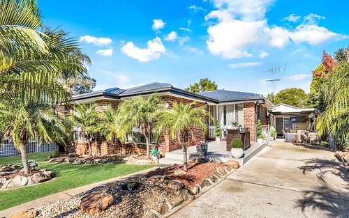 8 Ree Place, St Clair NSW 2759